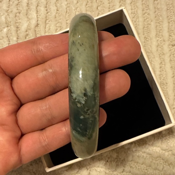 Green and Cream Bangle Bracelet - Picture 3 of 7